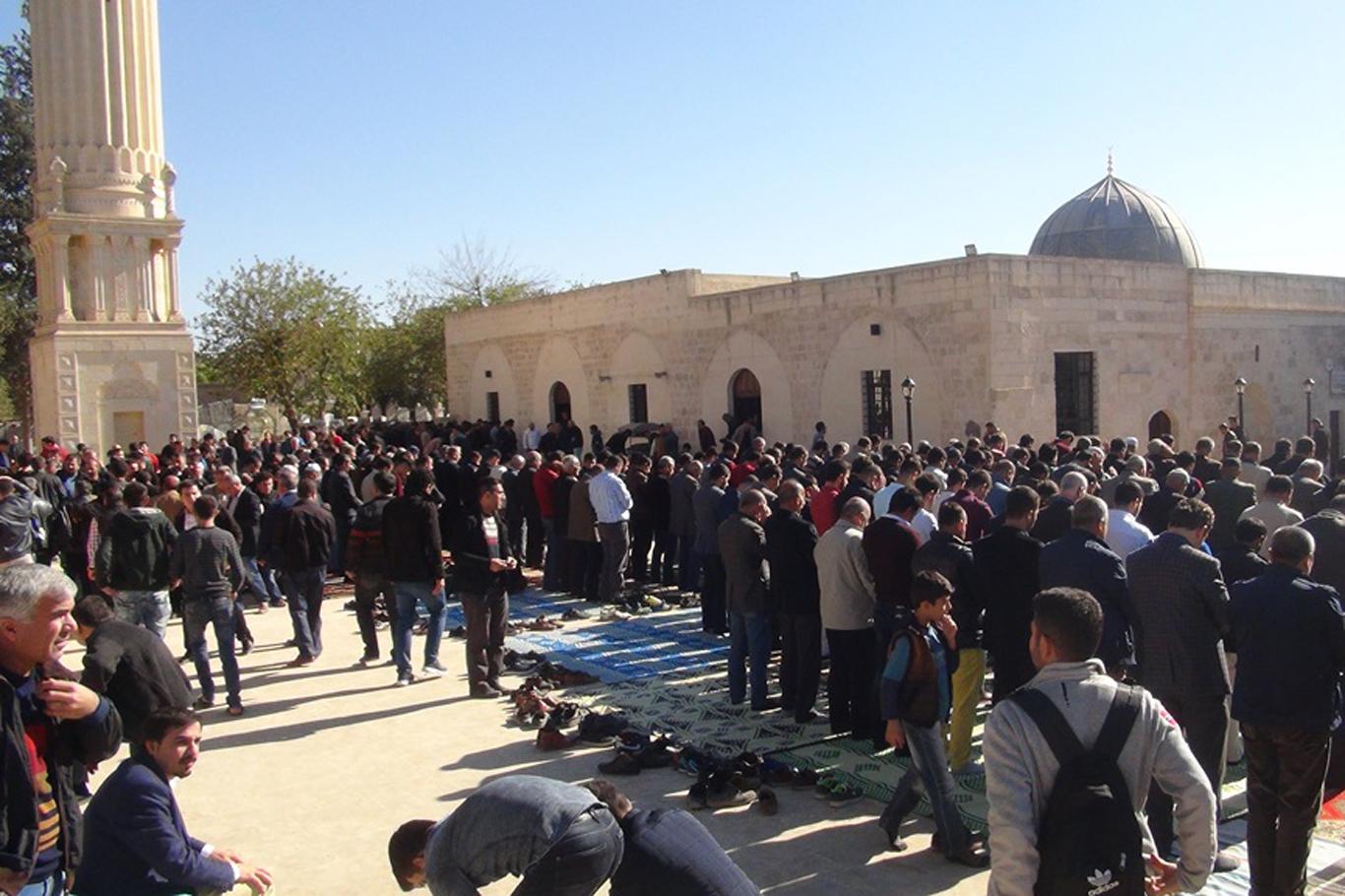 Restorasyonu biten Zeynel Abidin Camii'nde ilk Cuma namazı kılındı